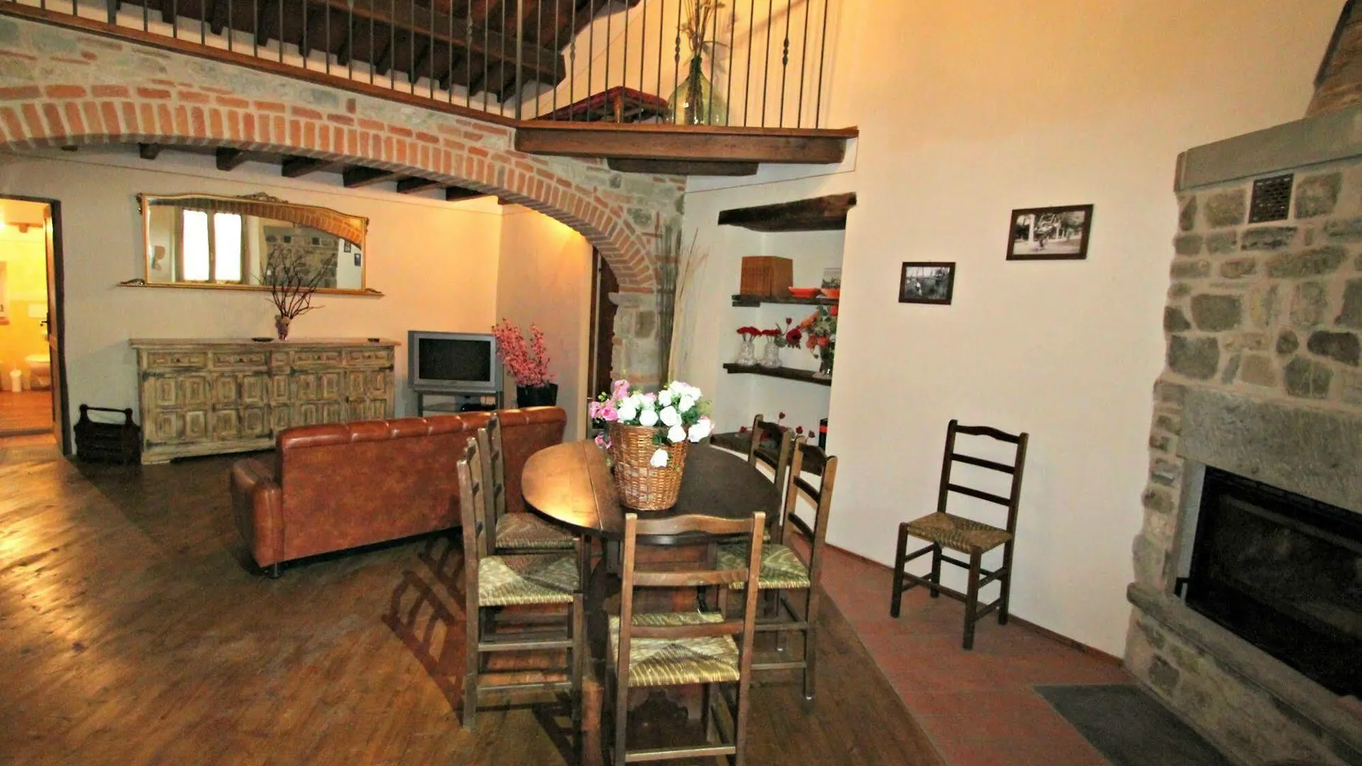 Casale Mocali Villa Fattoria del Mulinaccio Italy